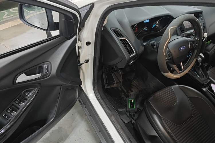 Used Ford Focus 2017 Hatchback 1.6L Automatic Fashion Edition Smart Drive Version Driver Seat