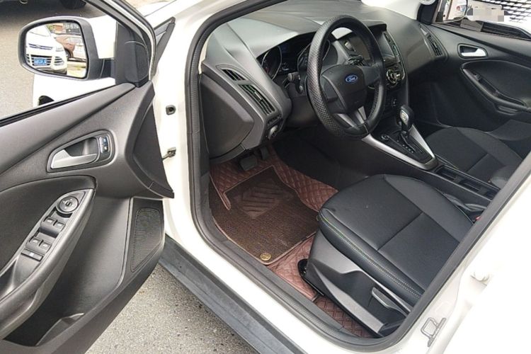 Used Ford Focus 2017 Hatchback 1.6L Automatic Comfort Plus SmartDrive Edition Driver Seat