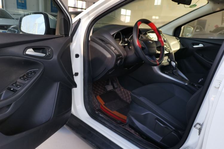 Used Ford Focus 2017 Hatchback 1.6L Automatic Comfort Plus SmartDrive Edition Driver Seat