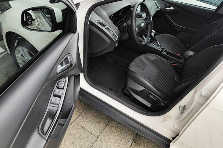 Used Ford Focus 2017 Hatchback 1.6L Automatic Fashion Edition Smart Drive Version Driver Seat