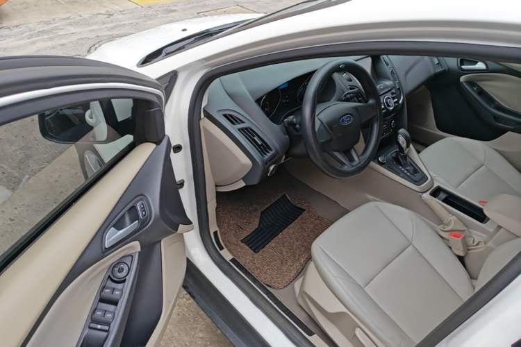 Used Ford Focus 2017 Sedan 1.6L Automatic Comfort Plus SmartDrive Edition Driver Seat