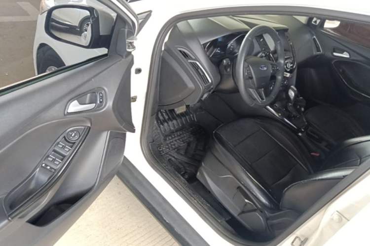 Used Ford Focus 2017 Hatchback EcoBoost 125 Automatic - Ultra-Powerful Style Edition with Smart Drive Features Driver Seat