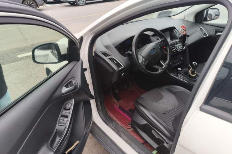 Used Ford Focus 2017 Sedan 1.6L Manual Fashion Edition Smart Drive Version Driver Seat
