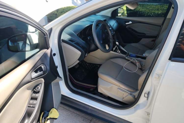 Used Ford Focus 2017 Sedan 1.6L Automatic Comfort Plus SmartDrive Edition Driver Seat