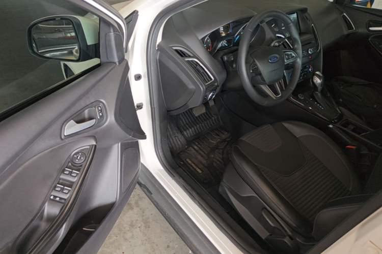 Used Ford Focus 2017 Sedan EcoBoost 180 Automatic Elite Model Driver Seat
