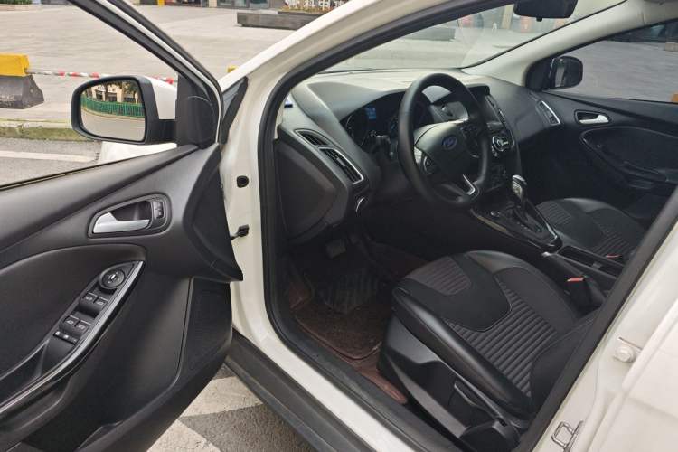 Used Ford Focus 2017 Hatchback 1.6L Automatic Fashion Edition Smart Drive Version Driver Seat