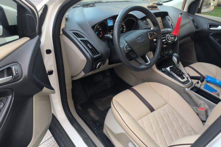 Used Ford Focus 2017 Sedan 1.6L Automatic Comfort Plus SmartDrive Edition Driver Seat
