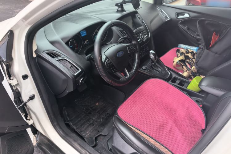 Used Ford Focus 2017 Hatchback EcoBoost 125 Automatic - Ultra-Powerful Style Edition with Smart Drive Features Driver Seat