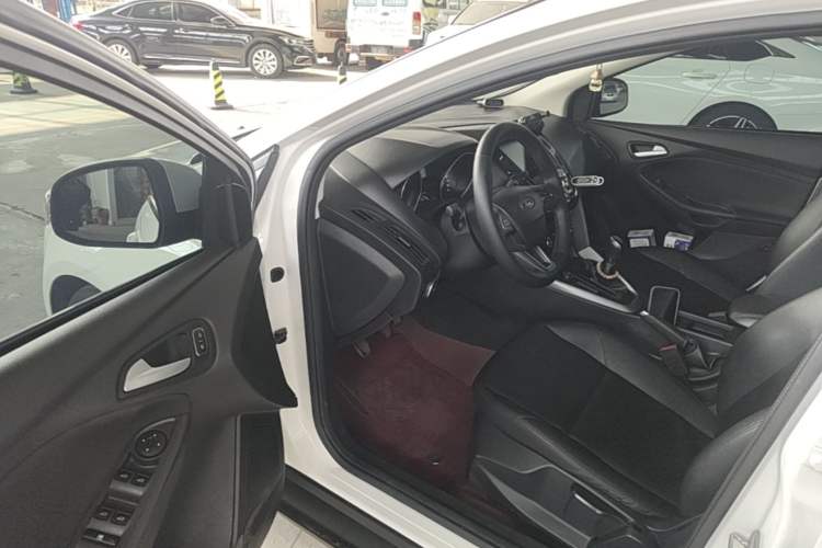 Used Ford Focus 2017 Hatchback 1.6L Manual Comfort Plus SmartDrive Edition Driver Seat