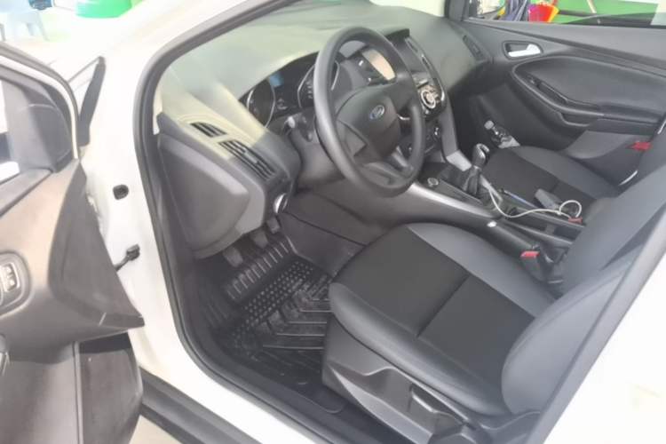 Used Ford Focus 2017 Hatchback 1.6L Manual Comfort Plus SmartDrive Edition Driver Seat