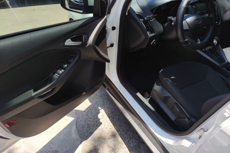 Used Ford Focus 2017 Hatchback 1.6L Automatic Comfort Plus SmartDrive Edition Driver Seat