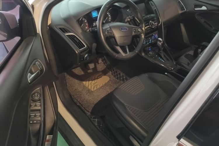 Used Ford Focus 2017 Sedan EcoBoost 125 Automatic Supreme Style SmartDrive Edition Driver Seat
