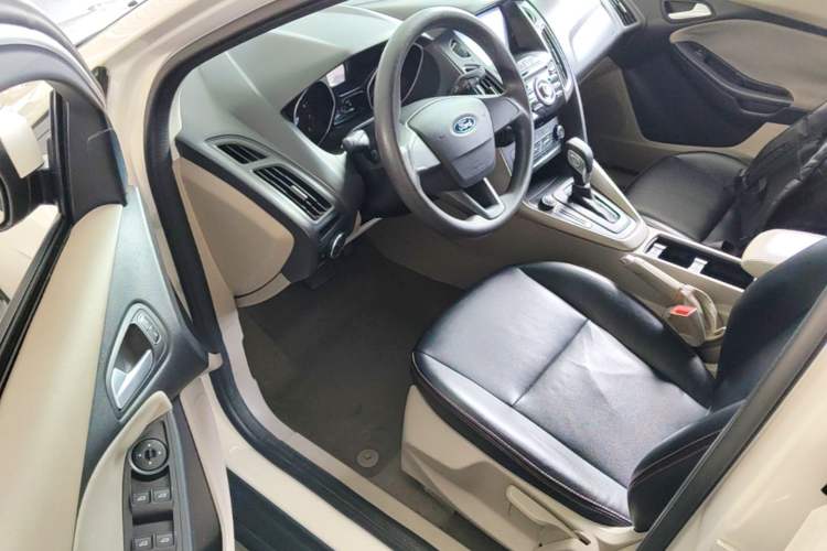Used Ford Focus 2017 Sedan 1.6L Automatic Comfort Plus SmartDrive Edition Driver Seat