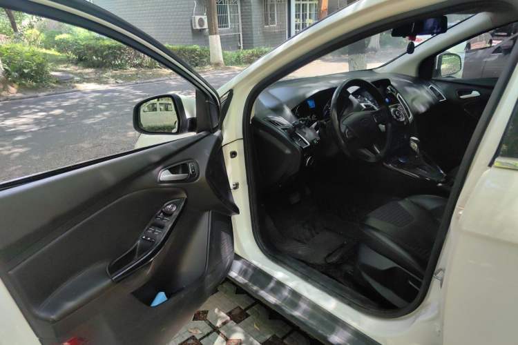 Used Ford Focus 2017 Sedan 1.6L Automatic Fashion Edition Smart Drive Version Driver Seat