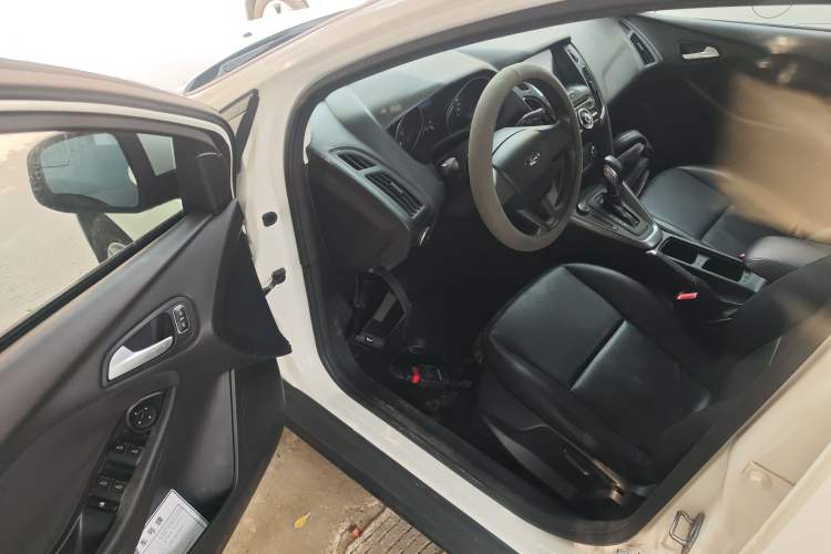 Used Ford Focus 2017 Hatchback 1.6L Automatic Comfort Plus SmartDrive Edition Driver Seat
