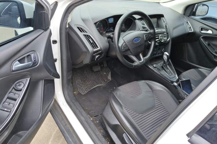 Used Ford Focus 2017 Sedan EcoBoost 125 Automatic Supreme Style SmartDrive Edition Driver Seat