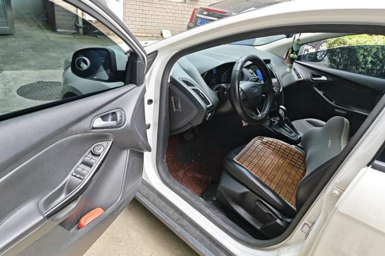 Used Ford Focus 2017 Hatchback 1.6L Automatic Fashion Edition Smart Drive Version Driver Seat