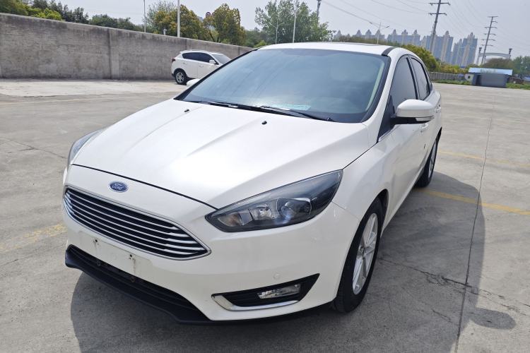 Used Ford Focus 2017 Sedan EcoBoost 180 Automatic Elite Model Guazi used car, China used car export, Used car for sale, Used cars, Cheapest cars for sale