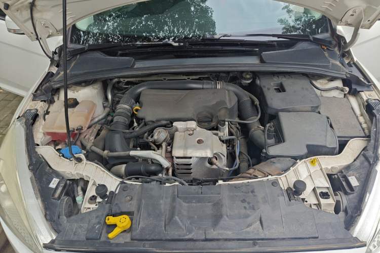 Used Ford Focus 2017 Sedan EcoBoost 125 Manual – Ultra-Style Edition with SmartDrive Features Engine Bay