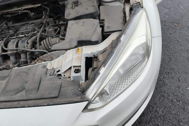 Used Ford Focus 2017 Sedan 1.6L Automatic Comfort Plus SmartDrive Edition Engine Bay Left