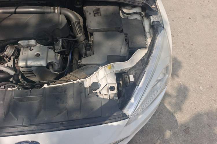 Used Ford Focus 2017 Sedan EcoBoost 125 Manual – Ultra-Style Edition with SmartDrive Features Engine Bay Left