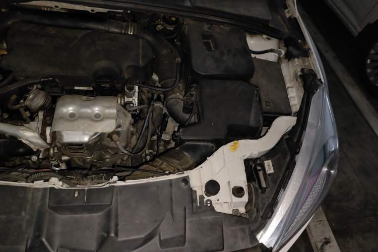 Used Ford Focus 2017 Sedan EcoBoost 125 Automatic Supreme Style SmartDrive Edition Engine Bay Left