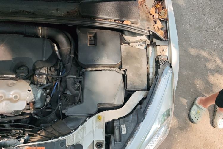 Used Ford Focus 2017 Sedan EcoBoost 125 Automatic Supreme Style SmartDrive Edition Engine Bay Left