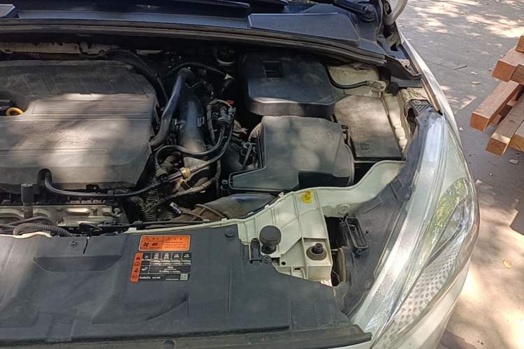 Used Ford Focus 2017 Sedan EcoBoost 180 Automatic Elite Model Engine Bay Left