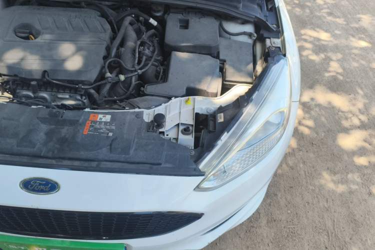 Used Ford Focus 2017 1.5T CTCC White and Black Limited Edition Engine Bay Left