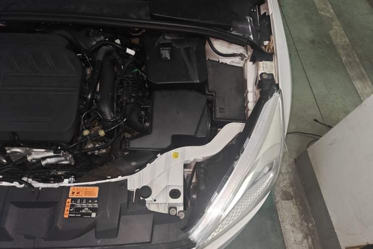 Used Ford Focus 2017 1.5T CTCC White and Black Limited Edition Engine Bay Left