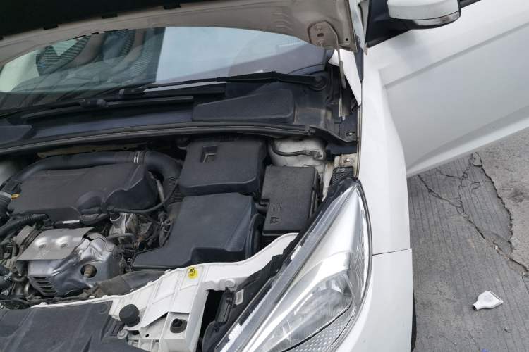Used Ford Focus 2017 Sedan EcoBoost 125 Automatic Supreme Style SmartDrive Edition Engine Bay Left