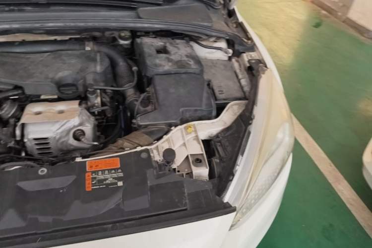 Used Ford Focus 2017 Sedan EcoBoost 125 Automatic Supreme Style SmartDrive Edition Engine Bay Left