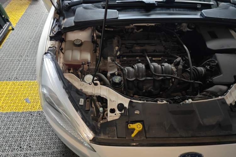 Used Ford Focus 2017 Sedan 1.6L Automatic Comfort Plus SmartDrive Edition Engine Bay Right