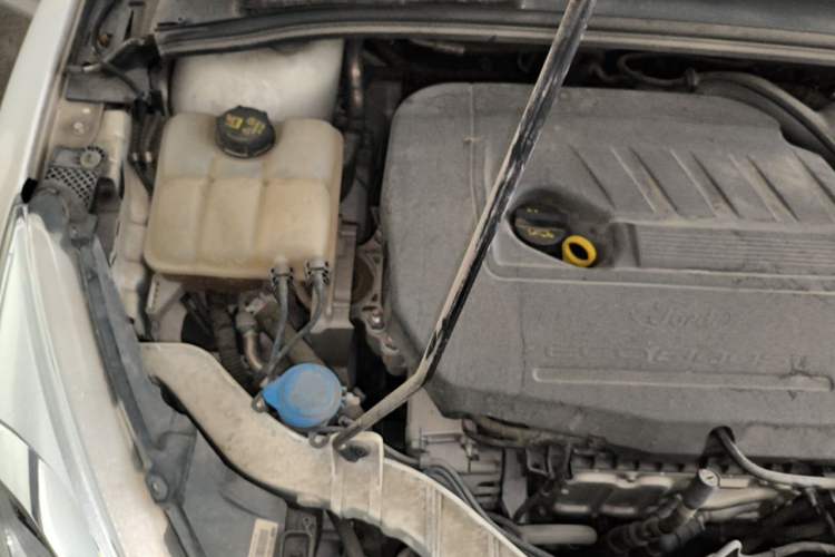 Used Ford Focus 2017 1.5T CTCC White and Black Limited Edition Engine Bay Right