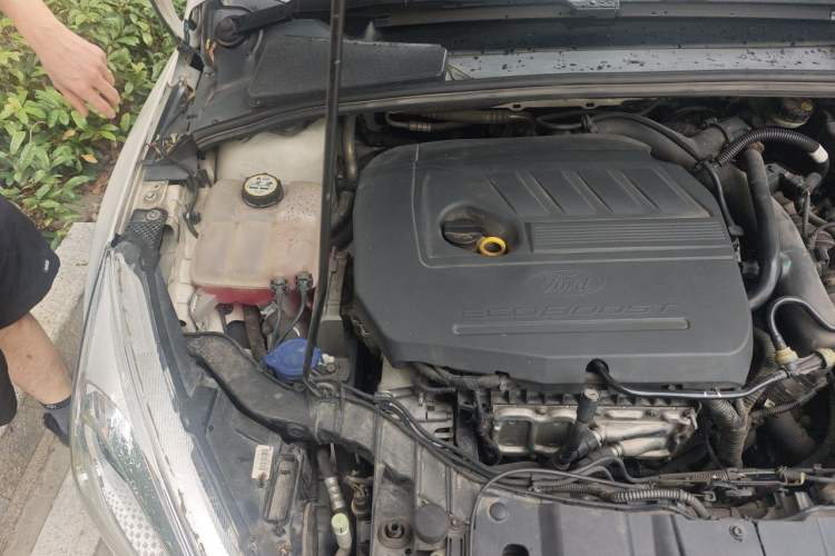 Used Ford Focus 2017 Sedan EcoBoost 180 Automatic Elite Model Engine Bay Right
