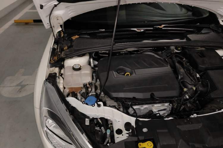 Used Ford Focus 2017 Sedan EcoBoost 180 Automatic Elite Model Engine Bay Right