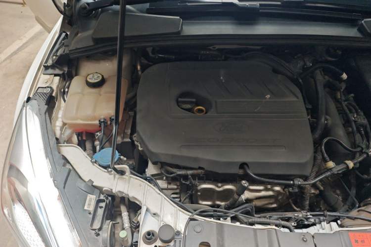 Used Ford Focus 2017 1.5T CTCC White and Black Limited Edition Engine Bay Right