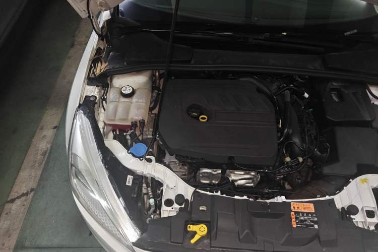 Used Ford Focus 2017 1.5T CTCC White and Black Limited Edition Engine Bay Right