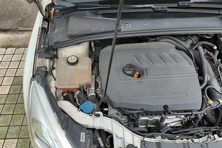 Used Ford Focus 2017 Sedan EcoBoost 180 Automatic Elite Model Engine Bay Right