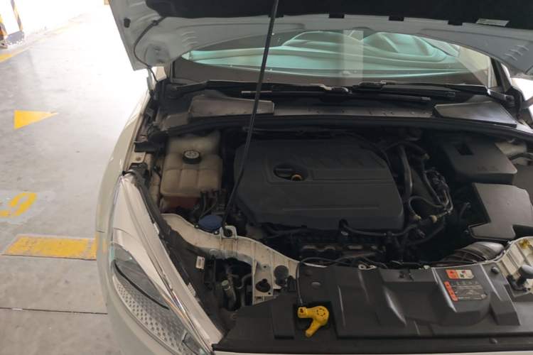 Used Ford Focus 2017 Sedan EcoBoost 180 Automatic Elite Model Engine Bay Right