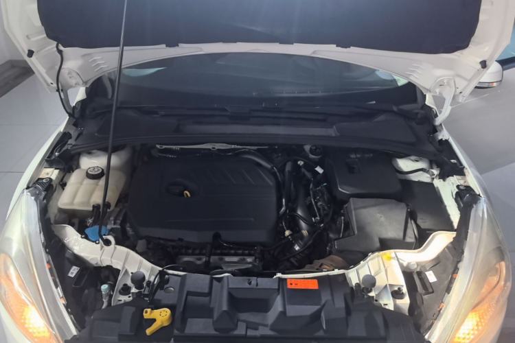 Used Ford Focus 2017 Sedan EcoBoost 180 Automatic Elite Model Engine Bay