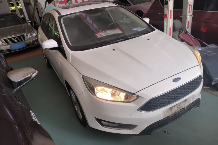 Used Ford Focus 2017 Hatchback EcoBoost 125 Automatic - Ultra-Powerful Style Edition with Smart Drive Features Exterior 1