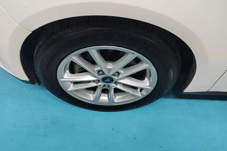 Used Ford Focus 2017 Sedan EcoBoost 125 Automatic Supreme Style SmartDrive Edition Exterior 1