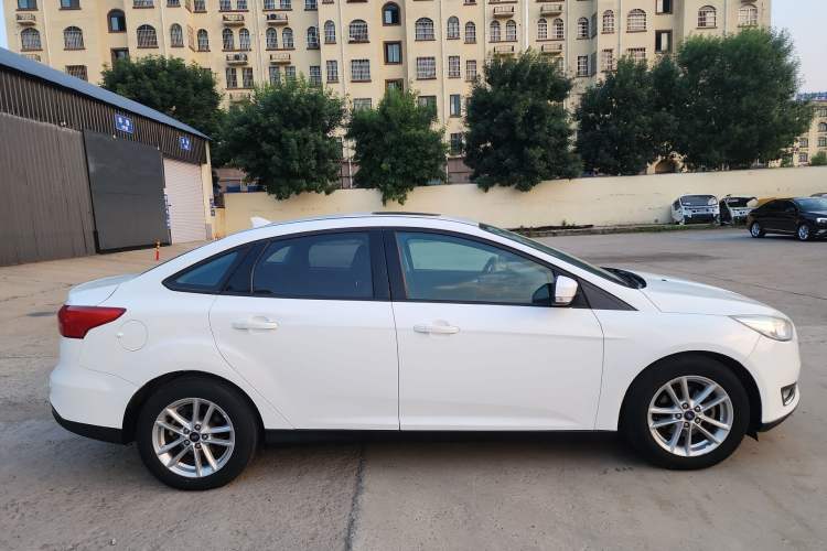 Used Ford Focus 2017 Sedan EcoBoost 125 Automatic Supreme Style SmartDrive Edition Exterior 1