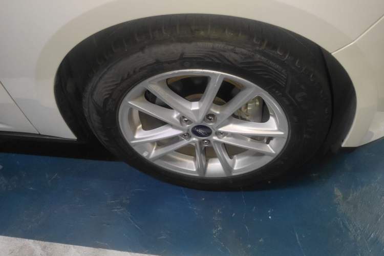 Used Ford Focus 2017 Hatchback EcoBoost 125 Automatic - Ultra-Powerful Style Edition with Smart Drive Features Exterior 1