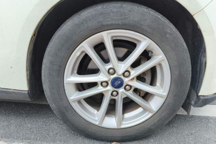 Used Ford Focus 2017 Sedan 1.6L Automatic Fashion Edition Smart Drive Version Exterior 1