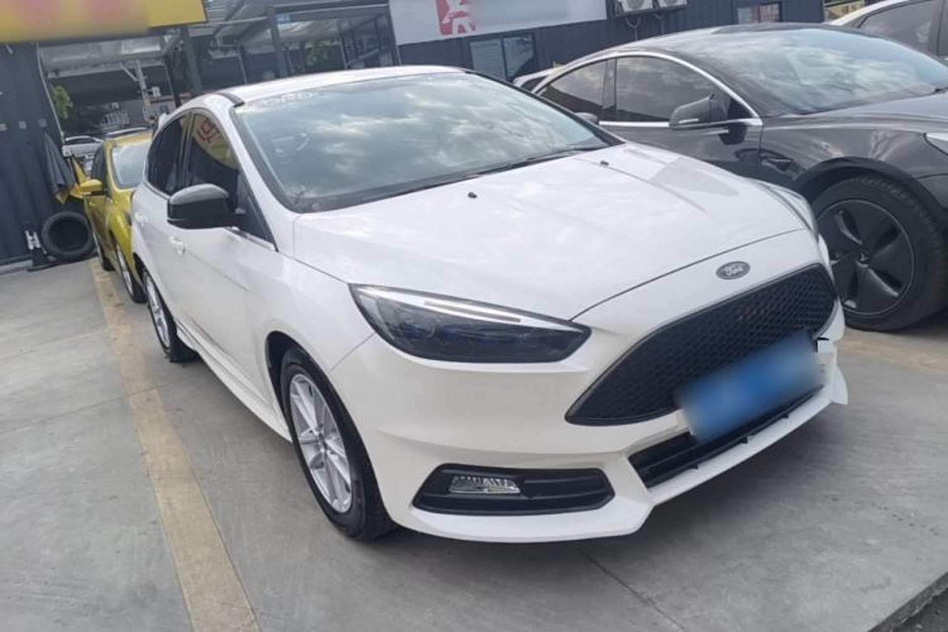Used Ford Focus 2017 Hatchback EcoBoost 180 Automatic Elite Model Exterior 1