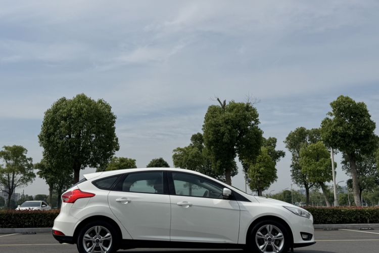 Used Ford Focus 2017 Hatchback 1.6L Automatic Comfort Plus SmartDrive Edition Exterior 11