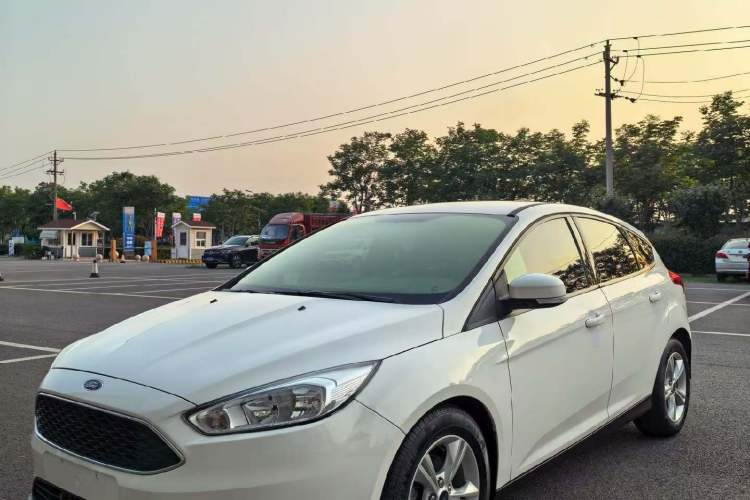 Used Ford Focus 2017 Hatchback 1.6L Automatic Comfort Plus SmartDrive Edition Exterior 2