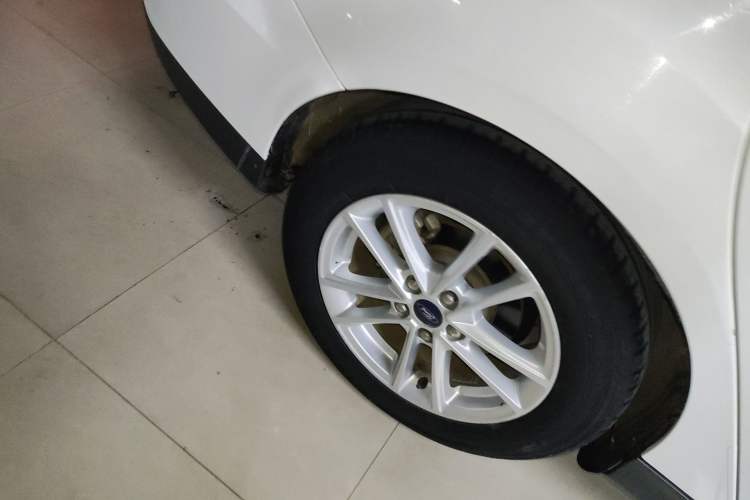Used Ford Focus 2017 Sedan 1.6L Automatic Fashion Edition Smart Drive Version Exterior 2